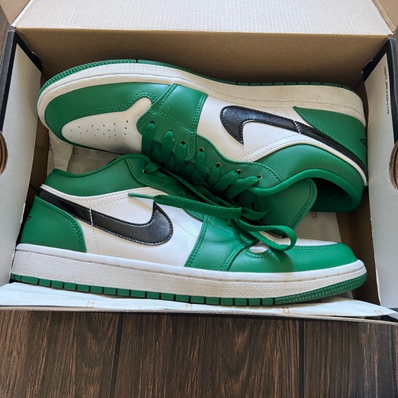 Jordan 1 Low “Pine Green” Size 10 - Picture 1 of 5